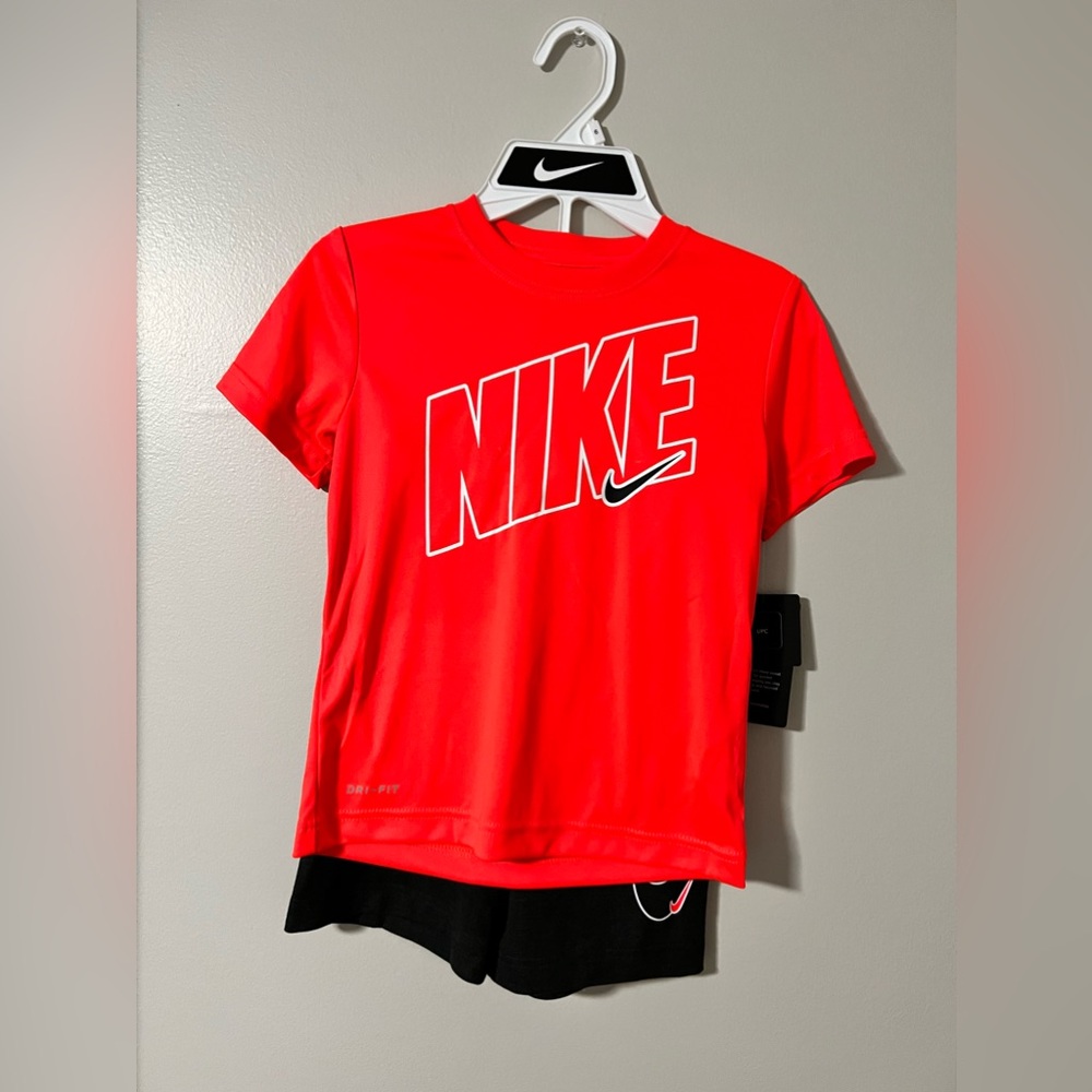 Nike Boys 2 Piece Set Dri Fit 7